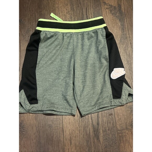 Boys Size 6-7 Clothes Bundle 12 Piece Lot Summer Minecraft, Nike, Sports, Hulk+ - Picture 8 of 12